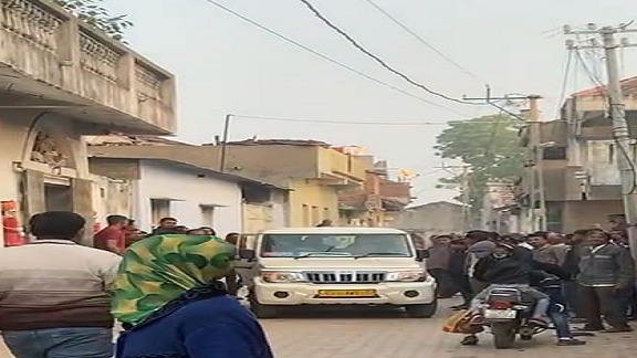 Untitled 21 લીંબડીના ઘાઘરેટીયા ગામે પોલીસ અને SRP જવાનોની હાજરીમાં વીજ ચેકિંગ કરી રહેલી PGVCLની ટીમ ઉપર પથ્થરમારો