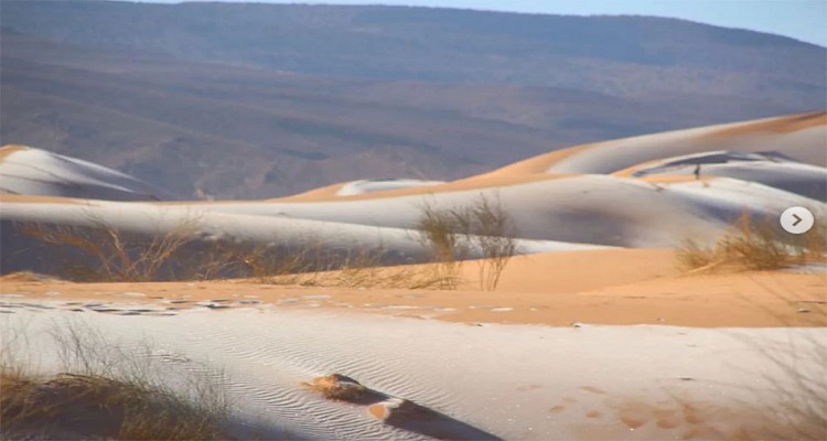સહારાના રણમાં ચોંકાવનારી ઘટના! તપતી રેતી પર હિમવર્ષા, વૈજ્ઞાનિકોએ કહ્યું, ...