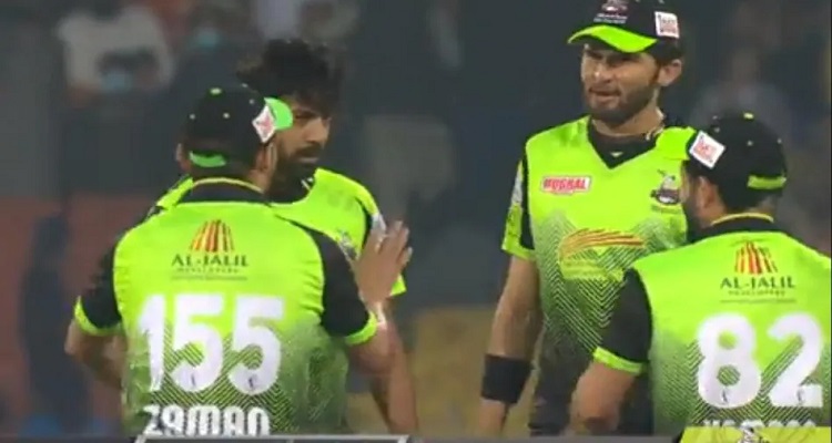 9 19 પાકિસ્તાની બોલર હરિસ રઉફે કેચ છોડનાર ખેલાડીને માર્યો લાફો,જુઓ વીડિયો