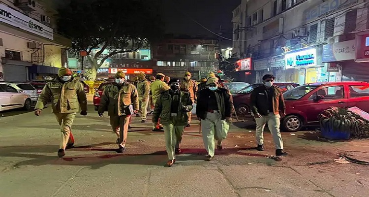 9 20 આતંકવાદી હુમલાની ધમકી બાદ દિલ્હીમાં હાઈ એલર્ટ,પોલીસે સર્ચ ઓપરેશન શરૂ કર્યું