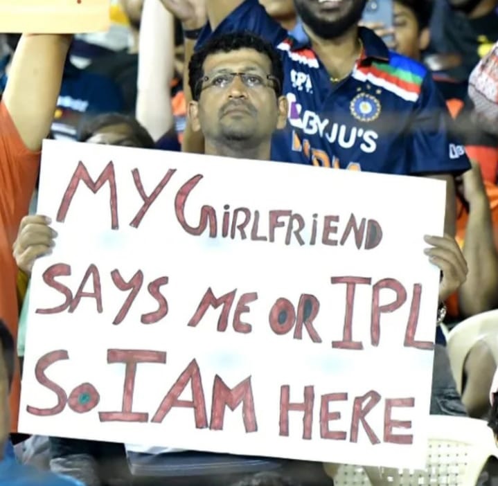 Girlfriend or choose one in IPL, fan's poster went viral