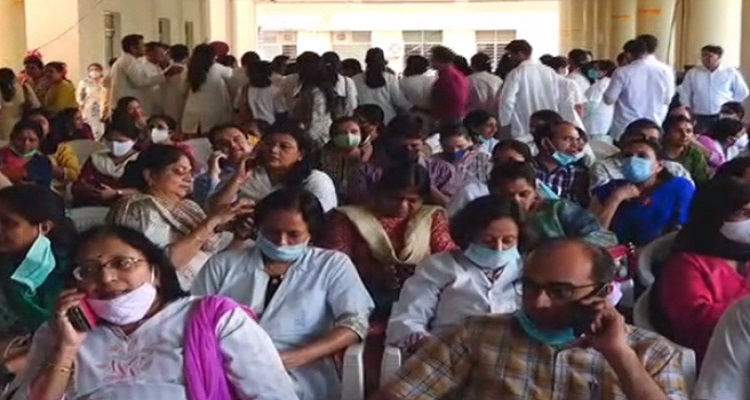 9 3 આજથી ગુજરાતના સરકારી ડોકટરોની હડતાળ,હોસ્પિટલની સેવાઓ ખોરવાશે