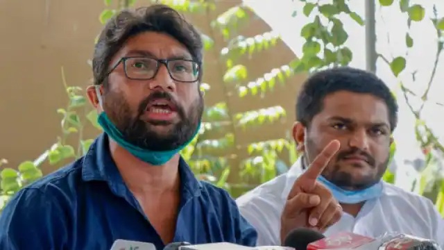 In the press conference, Jignesh Mevani directly attacked the BJP from the stage of Congress.