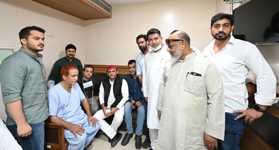 Akhilesh Yadav's first reaction after meeting Azam Khan in hospital, know - what did he say?