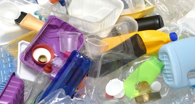 6 દેશભરમાં આજથી સિંગલ યુઝ પ્લાસ્ટિક પર પ્રતિબંધ, આ 19 વસ્તુઓ હવે નહીં મળે
