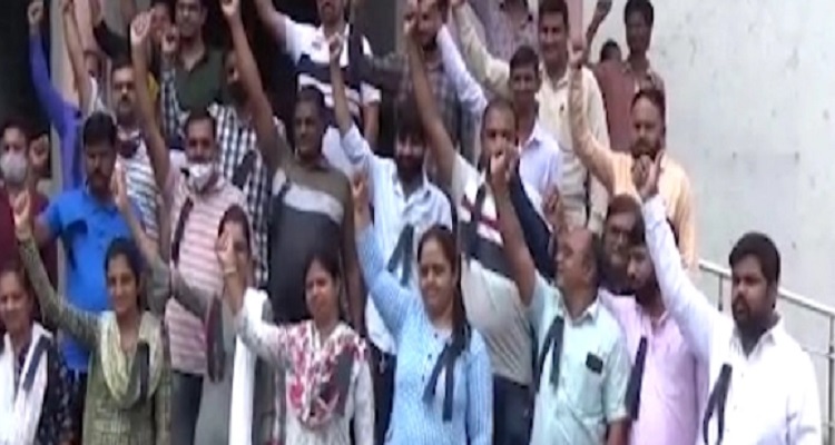 3 24 ગુજરાતમાં તલાટીઓની હડતાળ સમેટાઇ,આટલી માંગ સ્વીકારવામાં આવી,જાણો