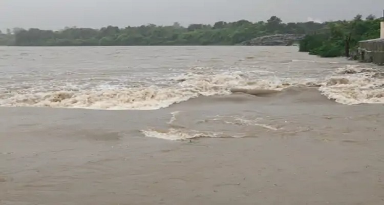 kenya 6 દક્ષીણ ગુજરાતમાં ભારે વરસાદ, ફરી એકવાર નદીનાળા છલકાયા