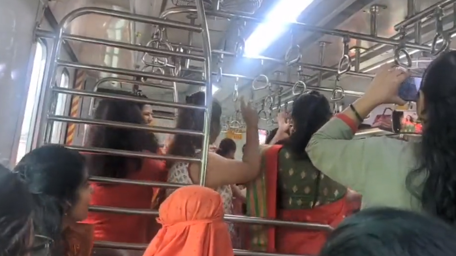 Mumbai Train Garba