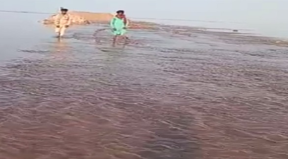 5 કચ્છમાં પાકિસ્તાનમાં થયેલ અતિવૃષ્ટિની અસર,રણમાં પાણી જ પાણી,જુઓ વીડિયો
