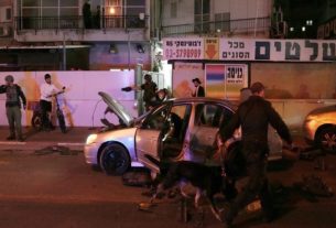 Jerusalem shootout પૂર્વ જેરુસલેમ સિનાગોગની બહાર ગોળીબારમાં 7 માર્યા ગયા, શંકાસ્પદ ઠાર