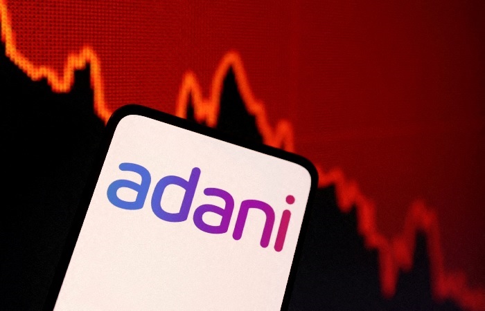Adani stocks અદાણી ગ્રુપના આ ત્રણ શેરોમાં ધરખમ ઘટાડો જોવાયો
