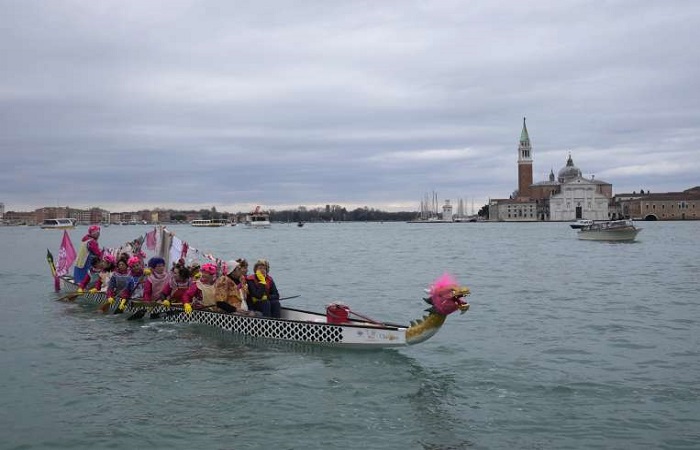 Italy Boat ઇટાલીના દરિયાકાંઠે બોટ પલટી, 30 માઇગ્રન્ટ્સનાં મોત