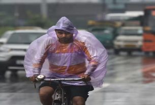 3 1 17 દિલ્હીમાં વાવાઝોડા સાથે વરસાદ, ખરાબ હવામાનને કારણે 17 ફ્લાઈટ ડાયવર્ટ કરવામાં આવી
