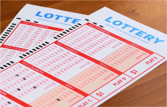Lottery 44 કરોડની લોટરી ટિકિટનો કોલ, જેણે બનાવટી સમજી કાપ્યો તેણે જ માલામાલ કર્યા