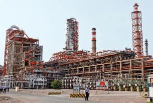 Russian Oil Gujarat Refinery રશિયન ઓઇલની આયાતમાંથી ગુજરાતની બે રીફાઇનરીઓએ જંગી નફો રળ્યોઃ ટીએમસીનો આરોપ