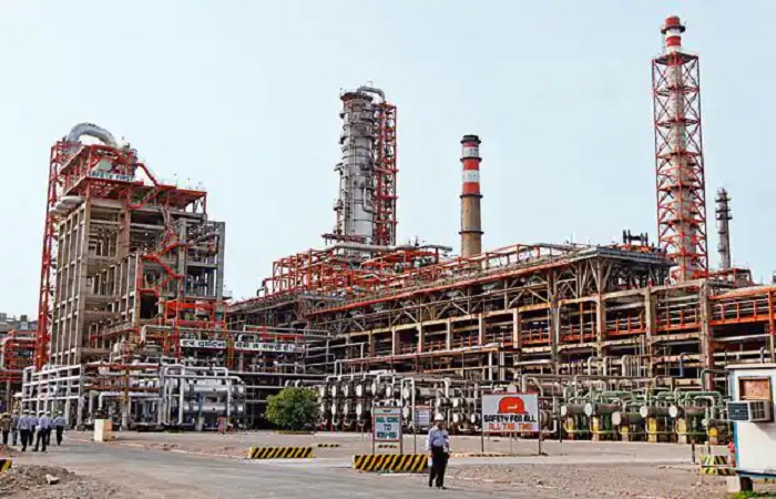 Russian Oil Gujarat Refinery રશિયન ઓઇલની આયાતમાંથી ગુજરાતની બે રીફાઇનરીઓએ જંગી નફો રળ્યોઃ ટીએમસીનો આરોપ