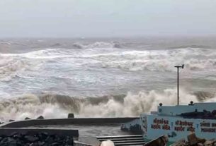 Biperjoy Cyclone Kutch loss વાવાઝોડાના પગલે કચ્છમાં કમઠાણઃ 400થી વધુ ગામોમાં વીજપુરવઠો ખોરવાયો