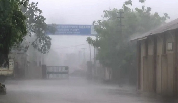 Rajasthan Biparjoy વાવાઝોડાની કચ્છમાં તબાહી પછી રાજસ્થાનમાં બરબાદીઃ સાંચોરમાં ડેમ તૂટ્યો
