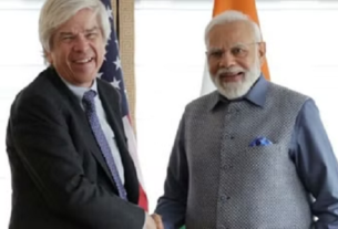 Untitled 120 PM મોદીને મળ્યા બાદ અમેરિકાના અર્થશાસ્ત્રીએ કહ્યું-"ભારત વિશ્વને બતાવી શકે છે કે તે.....