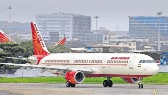 135 passengers, including three MPs, got stranded due to lack of coordination between the pilot and Air India