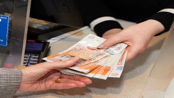 Bank accounts have been closed in Britain for the last few years, know the reason