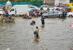 Ahmedabad rain 1 અમદાવાદમાં વહેલી સવારથી વરસાદઃ પાણી ભરાતા વાહનચાલકોને હાલાકી