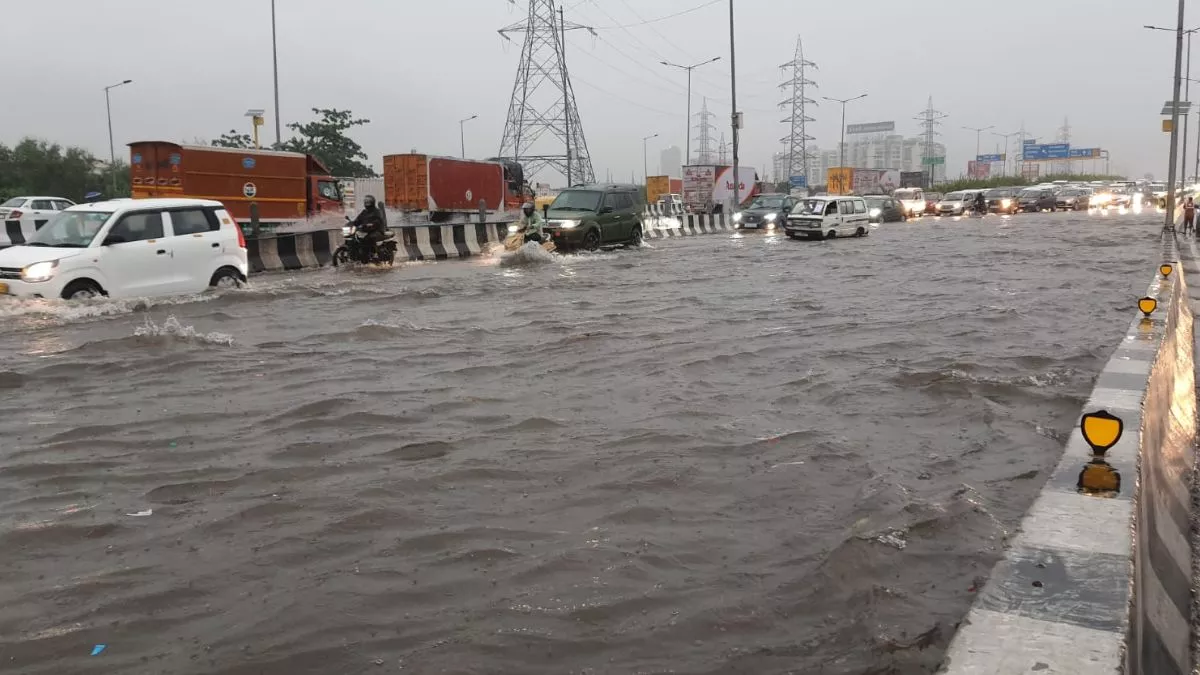 Delhi Heavy rain દિલ્હી-NCRમાં વહેલી સવારથી ભારે વરસાદ, નોઈડામાં તમામ શાળાઓ બંધ; દિલ્હી-મેરઠ એક્સપ્રેસ વે પર પાણી ભરાયા