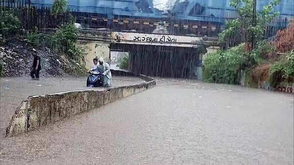 Heavyrain Gujarat 1 3 રાજ્યમાં સીઝનનો 50 ટકા વરસાદ પડી ગયો