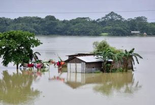 India flood ભારે વરસાદના લીધે દેશભરના કેટલાય વિસ્તારોમાં પૂર જેવી સ્થિતિ