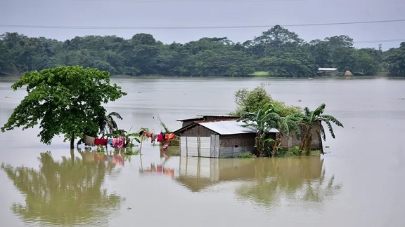 India flood ભારે વરસાદના લીધે દેશભરના કેટલાય વિસ્તારોમાં પૂર જેવી સ્થિતિ