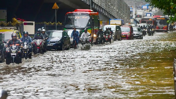 Maharashtra Heavyrain મહારાષ્ટ્રમાં પૂર અને વરસાદનો હાહાકારઃ 72ના મોત, 9 ગુમ અને 90થી વધુ ઇજાગ્રસ્ત