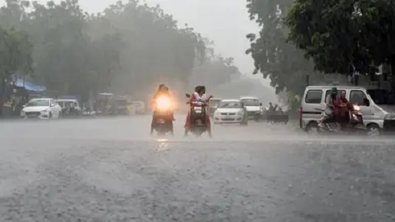 Rain Gujarat 1 1 ગુજરાતમાં આજે સાબરકાંઠા, અરવલ્લી, નવસારી, વલસાડમાં ભારે વરસાદની આગાહી