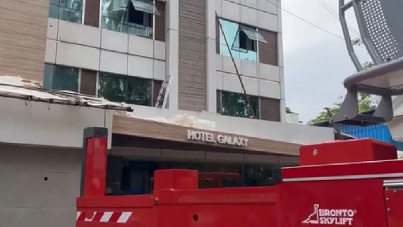 Galaxy Hotel in Fire મુંબઈમાં ગેલેક્સી હોટેલમાં ભીષણ આગ, ત્રણના મોત અને પાંચને ઇજા