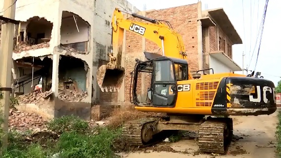 Haryana violence bulldozer 1 હરિયાણામાં હિંસા પછી 1,200થી વધુ સંપત્તિ પર બુલડોઝર ફરી વળ્યું