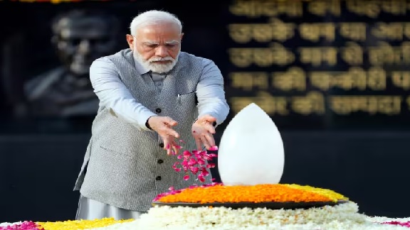 Vajpayee Tribute અટલ બિહારી વાજપેયીને પુણ્યતિથિએ PM મોદી સહિત રાજકીય અગ્રણીઓએ આપી શ્રદ્ધાંજલિ