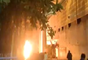 13 મુંબઇમાં ડીઝલ ગોડાઉનમાં લાગી ભીષણ આગ,ફાયર ટીમ ઘટનાસ્થળે,બ્રિજ પણ બંધ કરાયો