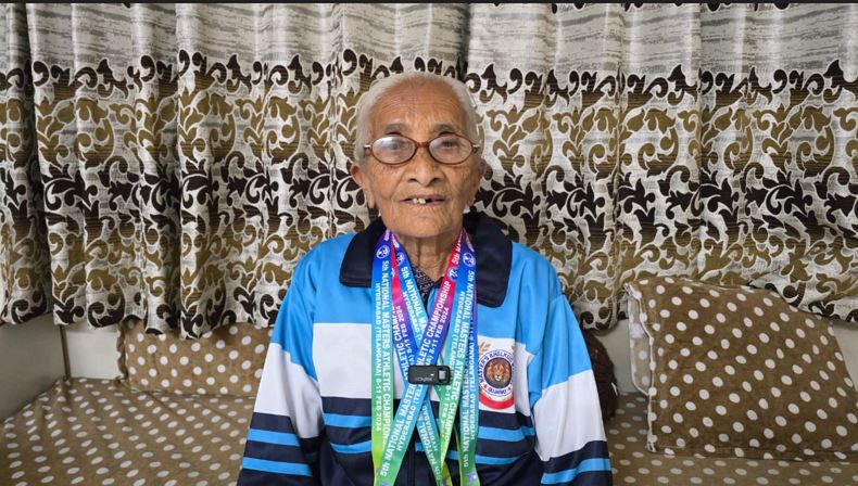 Capture 13 વૃદ્ધ મહિલાની અદ્ભૂત સિદ્ધી,  86 વર્ષની ઉંમરે જામનગરના મણીબેને દોડ સ્પર્ધામાં 3-3 ગોલ્ડ મેડલ મેળવ્યા