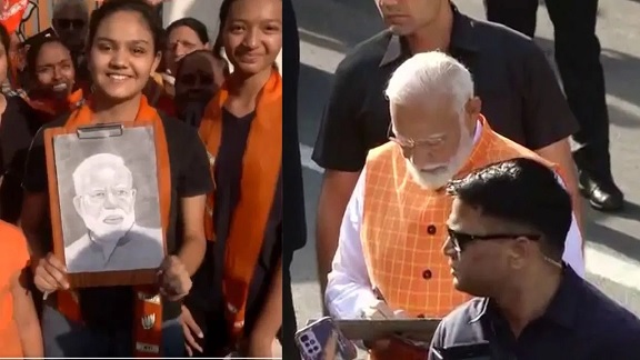 PM Modi Girl Autograph પીએમ મોદીએ રાણીપમાં કર્યુ મતદાન અને સાથે કર્યો રોડ શો