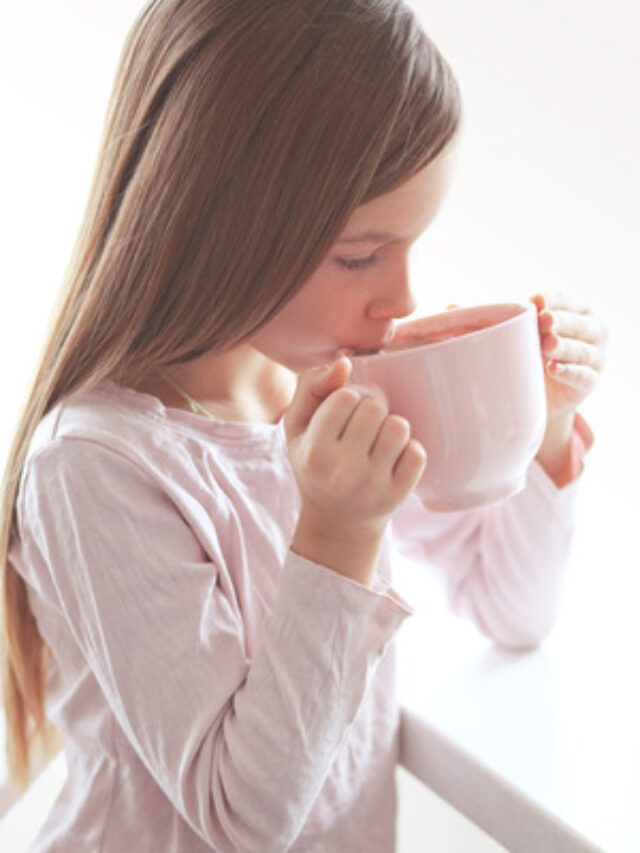 25456722-7-years-old-girl-drinking-hot-cocoa-from-the-big-pink-cup