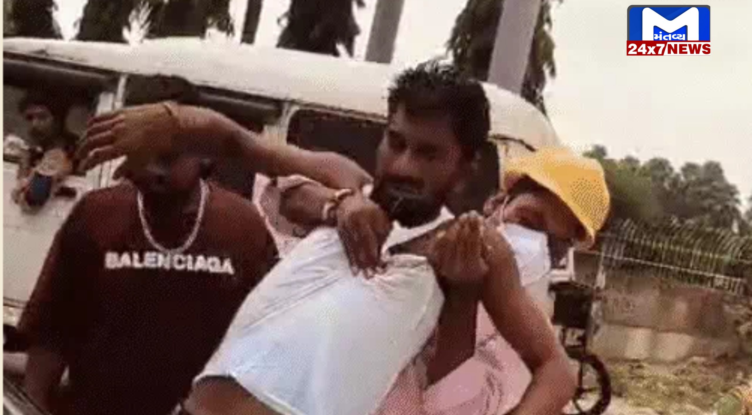 ઘાયલ કર્મચારીઓને તાત્કાલિક સારવાર