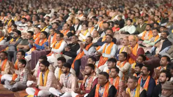 હાલના યુવાનો પહેલા ‘પ્રેમ’માં પડે, પછી ‘ડેમ’માં પડે, હરિપ્રકાશદાસજીનું વિવાદાસ્પદ નિવેદન
