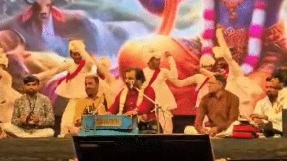 કાર્નિવલના ભાગરૂપે યોજાયેલા સાંસ્કૃતિક કાર્યક્રમમાં કીર્તિદાન ગઢવીએ રંગ જમાવ્યો