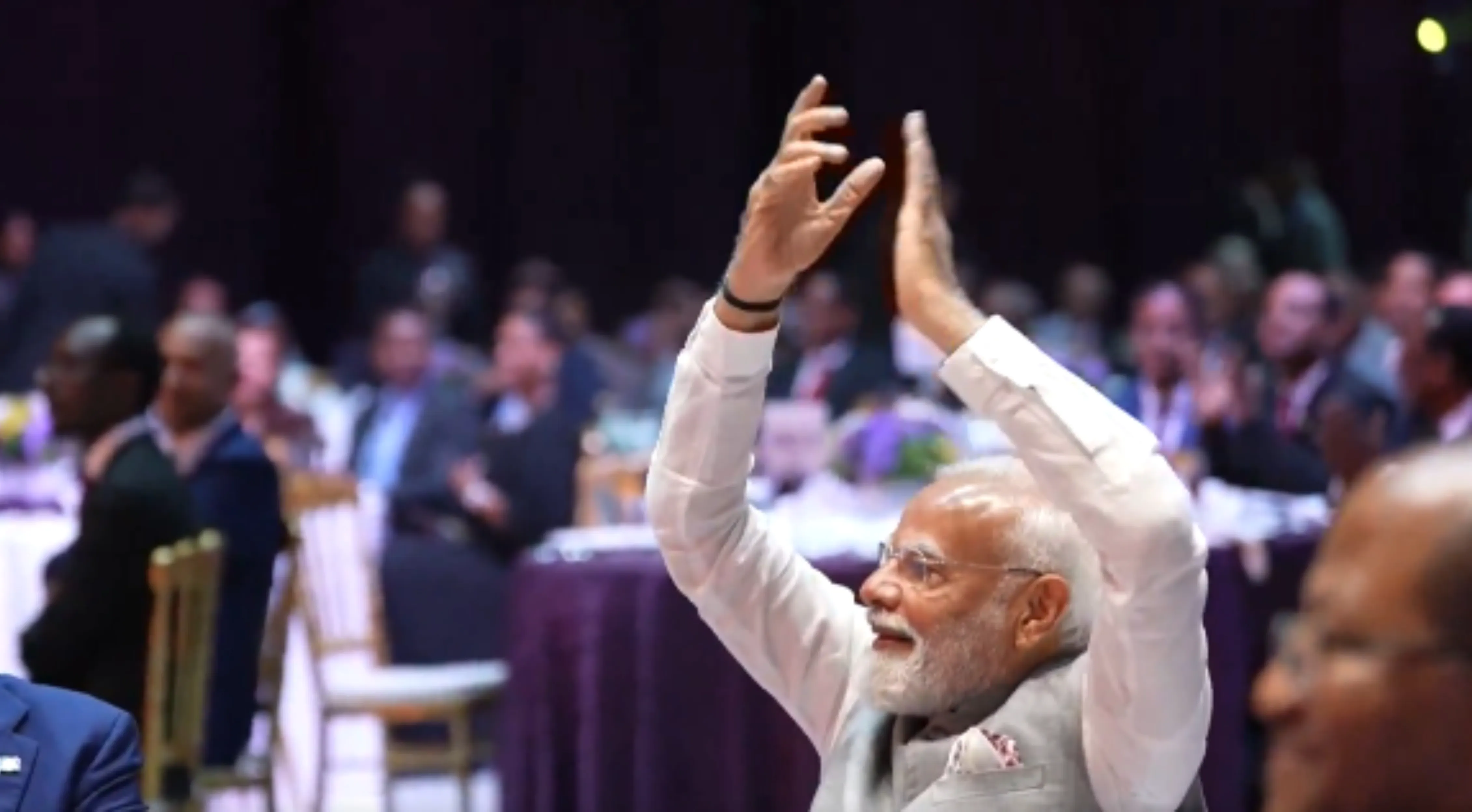 વંદે માતરમથી PM મોદી ઝૂમ્યા | MANTAVYA NEWS