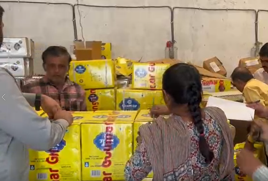 ગેરકાયદેસર નકલી ઘી (Fake ghee) ઉત્પાદન ફેક્ટરીનો ફૂડ વિભાગે મોટો પર્દાફાશ
