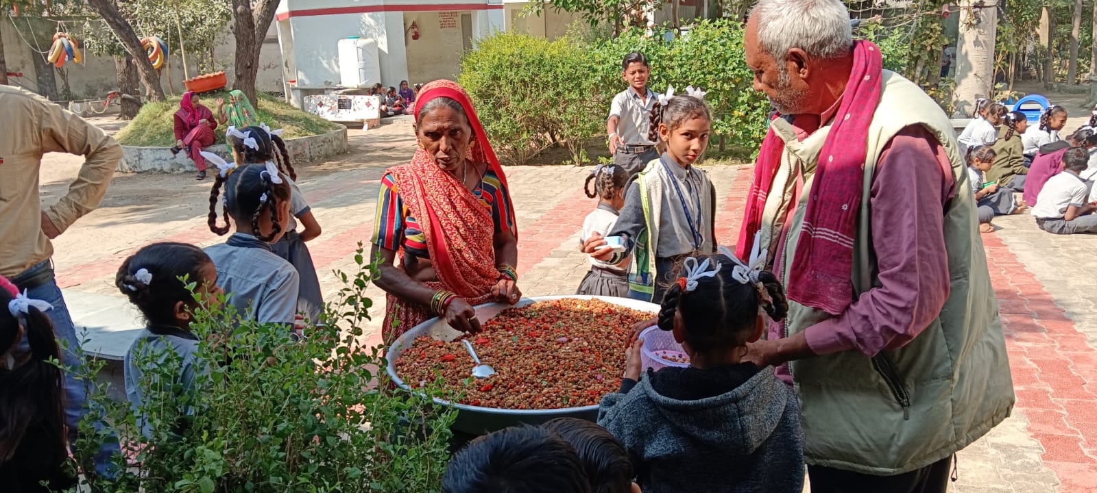 શિક્ષણ સાથે પોષણ: CM પૌષ્ટિક અલ્પાહાર યોજના