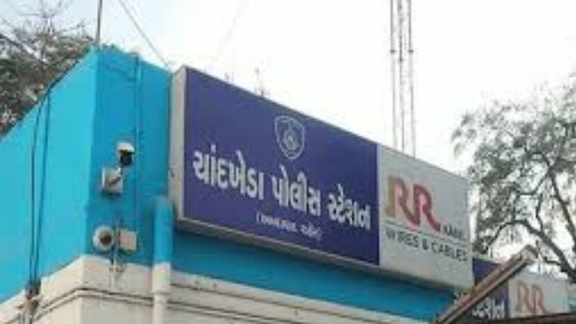Ahmedabadમાં મામા ભાણેજે સંબંધો શર્મસાર કરતાં સગીરાની સાથે દુષ્કર્મ કર્યુ હતું.