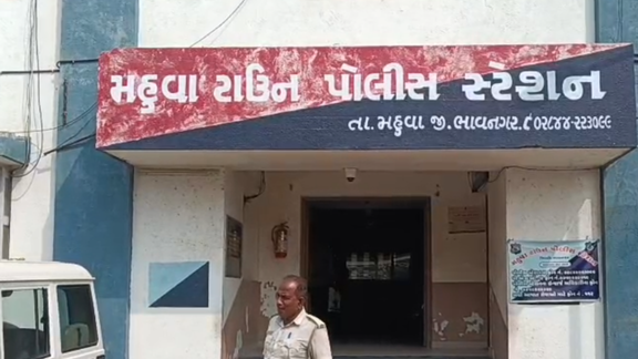 Bagdana Controversyમાં મુંબઈ જોડાણ ખૂલ્યુ છે. મુંબઈના ભાજપના ધારાસભ્ય યોગેશ સાગરને આ વિવાદનો છેડો અડ્યો છે.