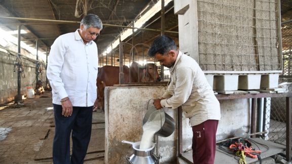 જો આપણે પશુઓના સ્વાસ્થ્ય અને આહારનું ધ્યાન રાખીએ, તો પશુપાલન એ ખેતી સાથે પૂરક આવકનો શ્રેષ્ઠ સ્ત્રોત બની શકે છે