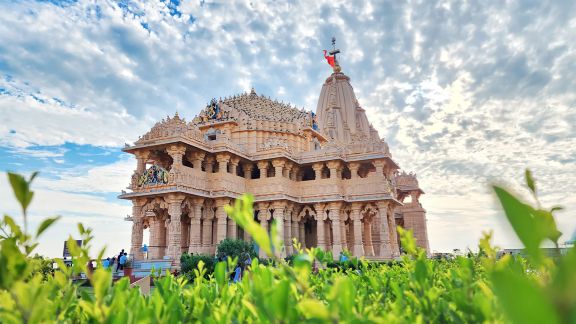 નેટ-ઝીરો મંદિર બનવાની દિશામાં આગળ વધી રહ્યું છે સોમનાથ(Somnath)