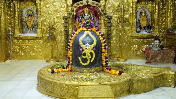 આધુનિક પરિવહન સેવાઓ અને વૈશ્વિક કનેક્ટિવિટી